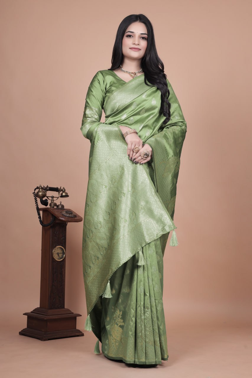 Elegant Banarasi Silk Saree with Golden Zari Weaving