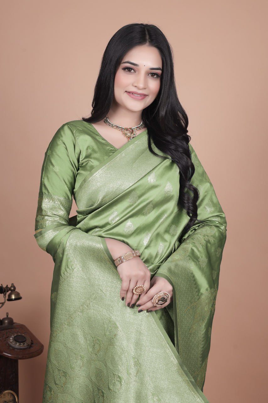 Elegant Banarasi Silk Saree with Golden Zari Weaving