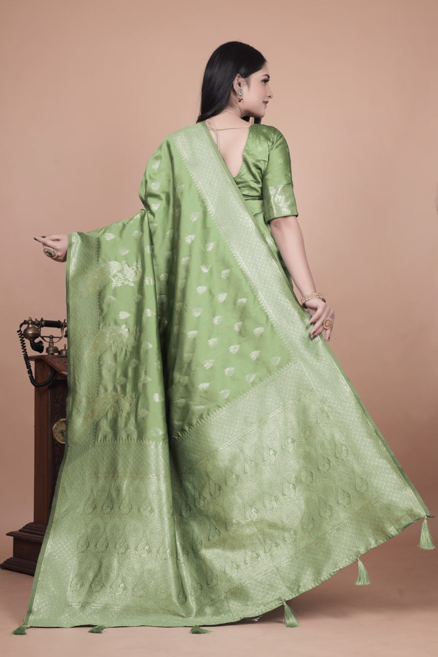 Elegant Banarasi Silk Saree with Golden Zari Weaving