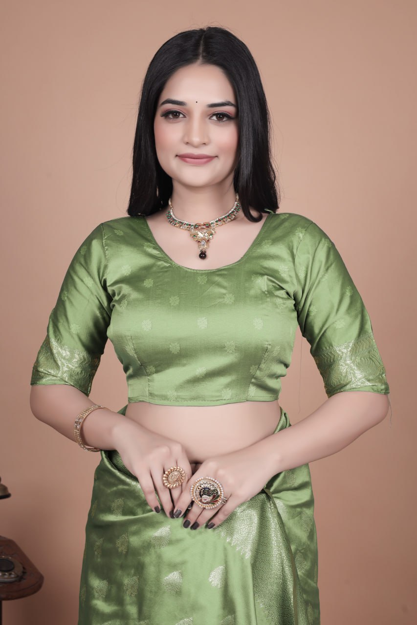 Elegant Banarasi Silk Saree with Golden Zari Weaving